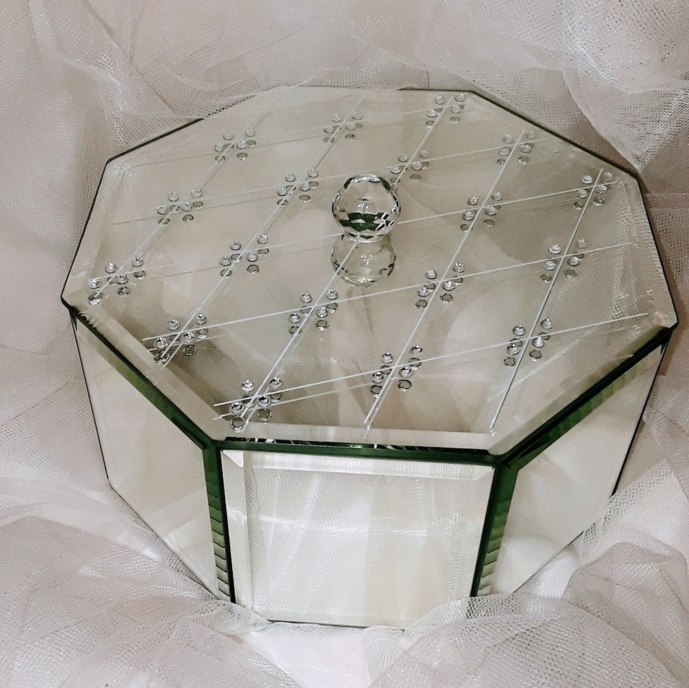 Mirrored jewelry box